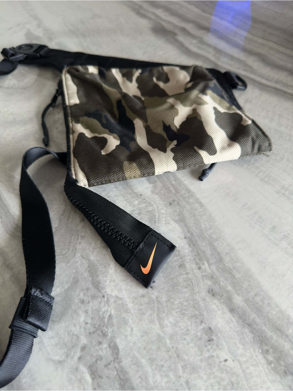 Nike Air Max Smit Camo Clash Crossbody Bag Black Green Camo - Picture 8 of 9